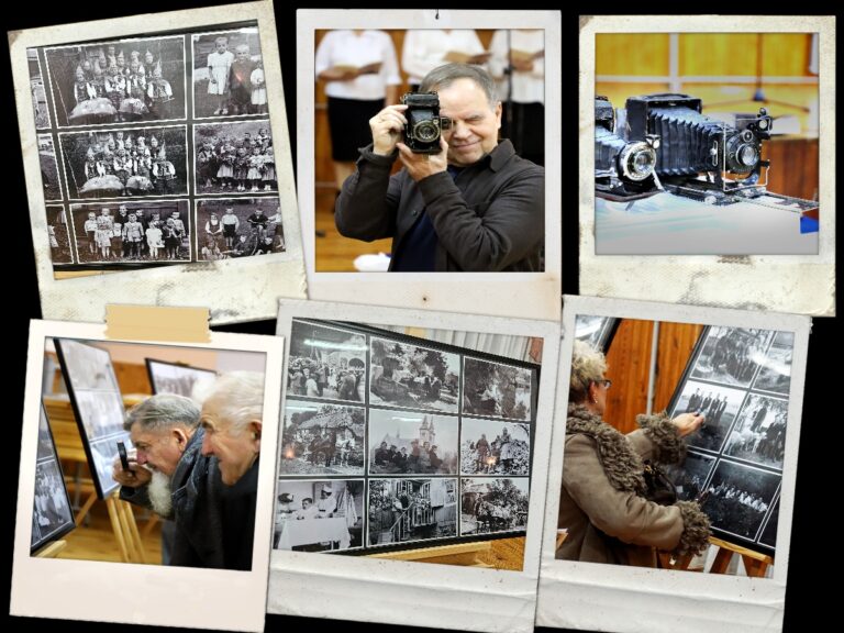 Kolaż zdjęć przedstawiający wystawę starych, czarno-białych fotografii. W centralnej części mężczyzna w średnim wieku trzyma aparat fotograficzny i uśmiecha się, celując obiektywem w stronę widza. W innych ujęciach widać osoby oglądające powiększone, historyczne fotografie — starszy mężczyzna używa lupy, a kobieta w futrzanym płaszczu wskazuje palcem na jedno ze zdjęć. Na jednym ze zdjęć w górnym rzędzie pokazano zabytkowy aparat fotograficzny. Całość ma formę różnorodnych polaroidów przypiętych i ułożonych obok siebie, tworzących wrażenie nostalgicznej prezentacji dawnych czasów i współczesnego zainteresowania archiwalnymi zdjęciami.